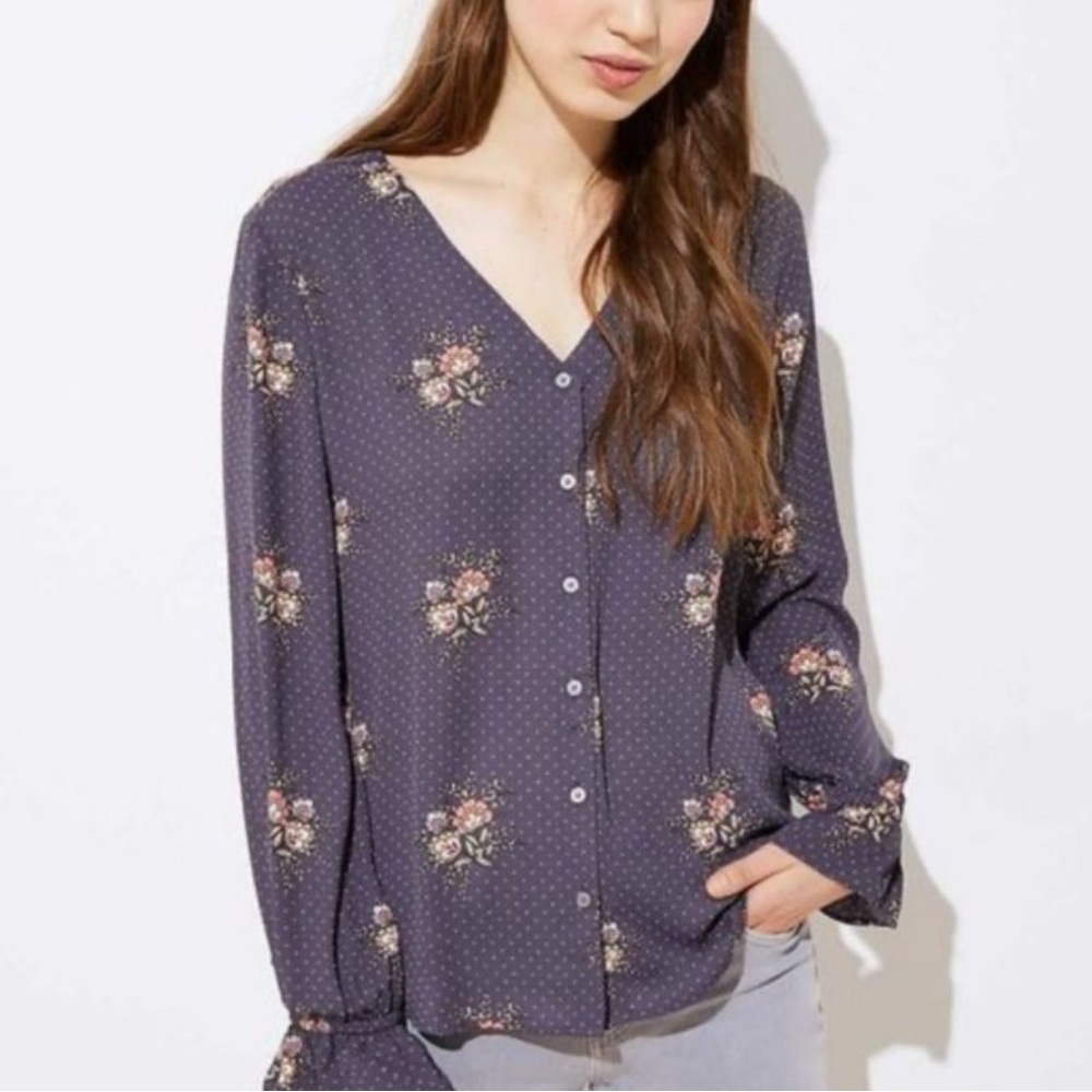 400 // EUC // LOFT Bouquet Bell Cuff Button Front Blouse // L